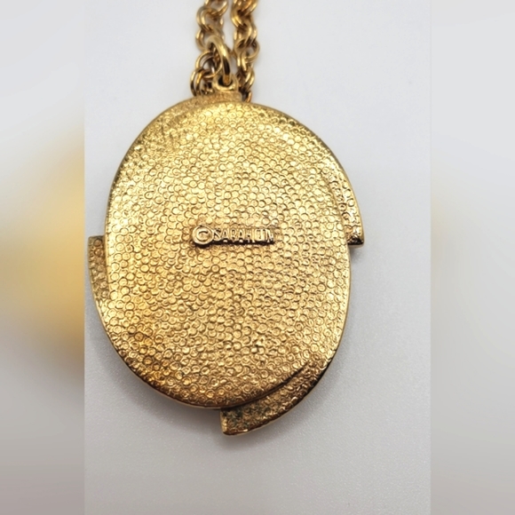 ๐ฅ๐ฉ SARAH COVENTRY Oval Gold Tone Pendant 24 Inch Chain Necklace - Picture 6 of 7